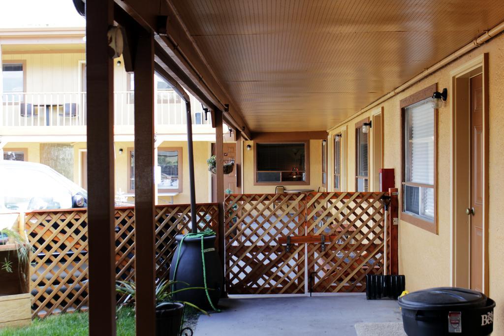 Country Motor Inn Livingston Exterior foto